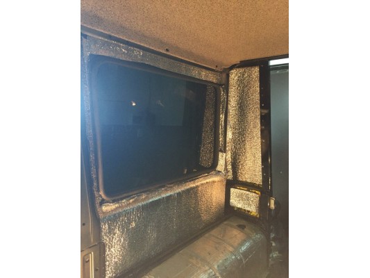 Шумоизоляция пола, арок и щитка моторного отсека